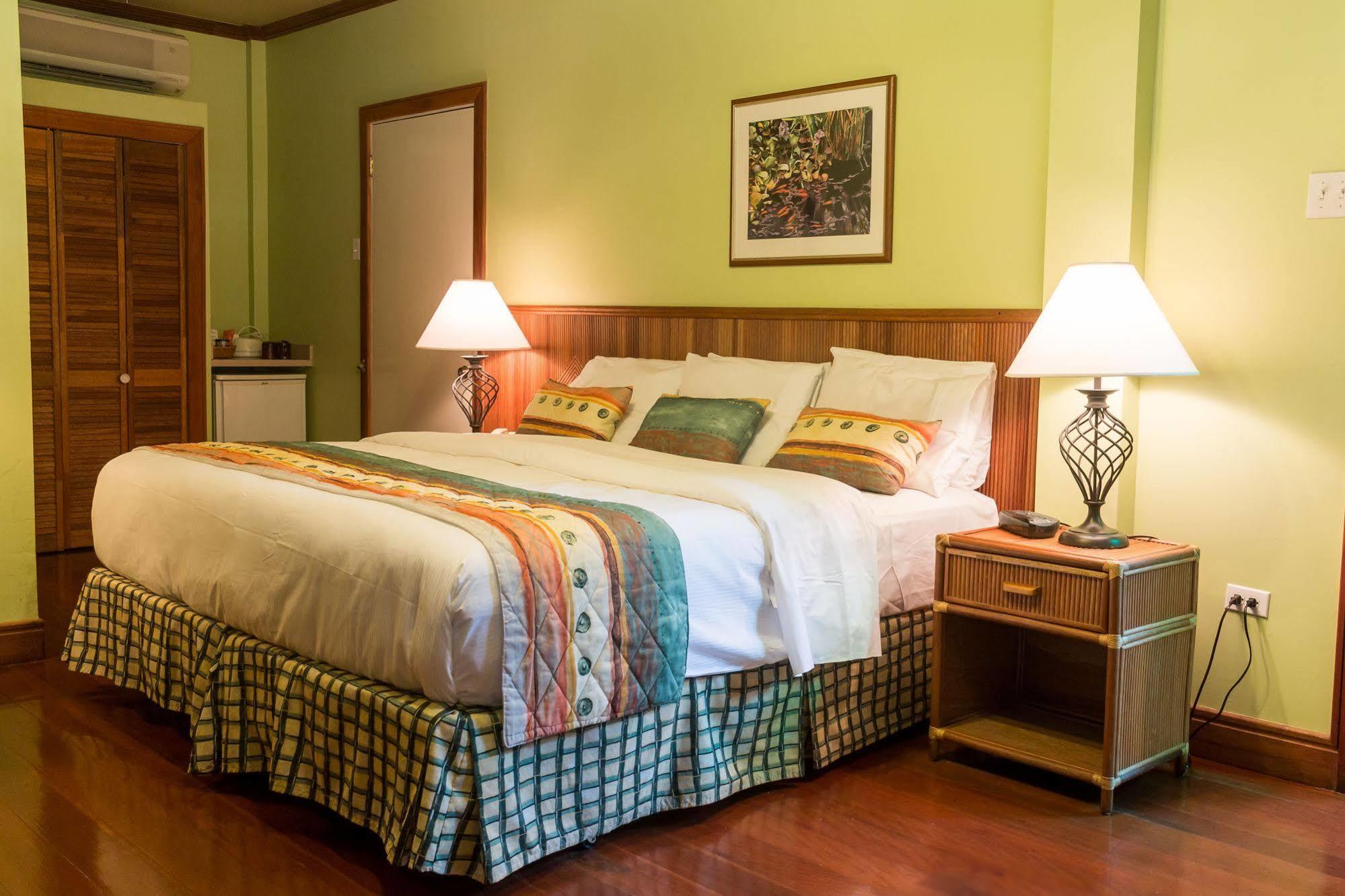 Cara Lodge Hotel Джорджтаун Экстерьер фото