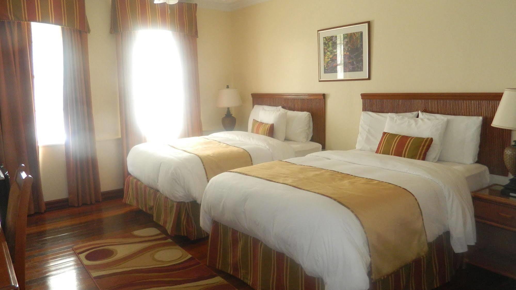 Cara Lodge Hotel Джорджтаун Экстерьер фото