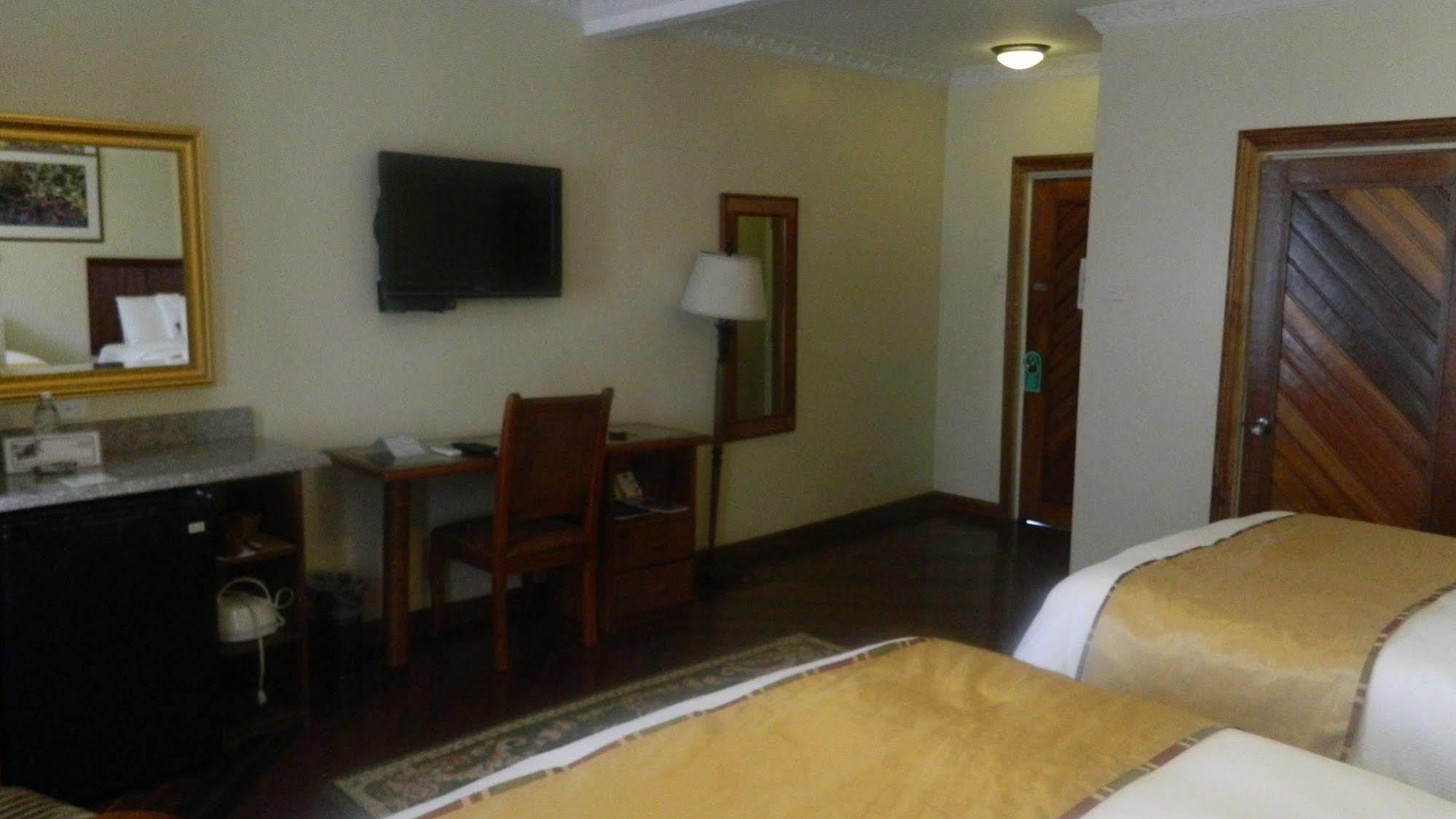 Cara Lodge Hotel Джорджтаун Экстерьер фото